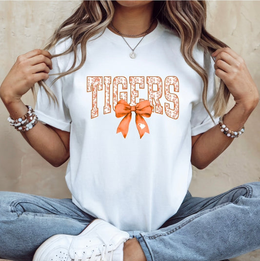 Tigers Orange Chinoiserie - Gildan Short Sleeve